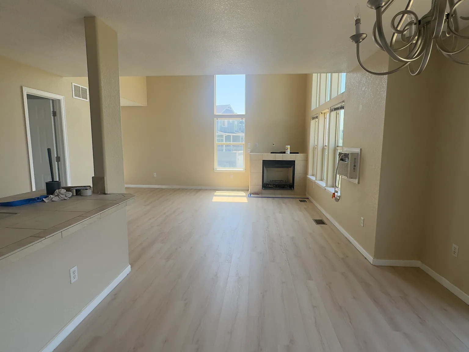 3 bed, 3.5 bath, 2239 sqft, $2,595 — Photo 3