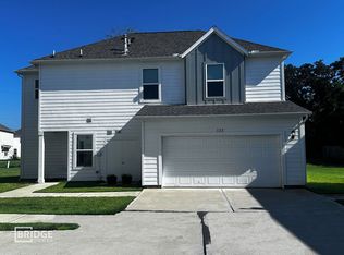 122 Pecan Ln, Lake Jackson, TX 77566