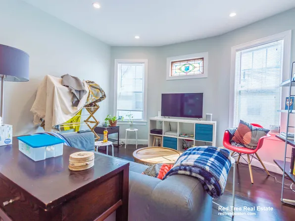 31 Pleasant St #2, Boston, MA 02125