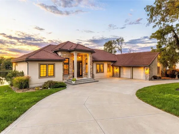7810 NW Scenic Dr, Weatherby Lake, MO 64152