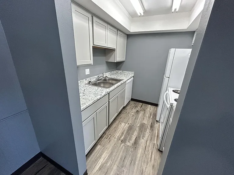 2403 Grandview Pl — Photo 12