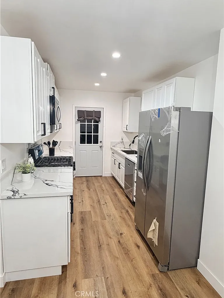3 bed, 1214 sqft, $3,695 — Photo 3
