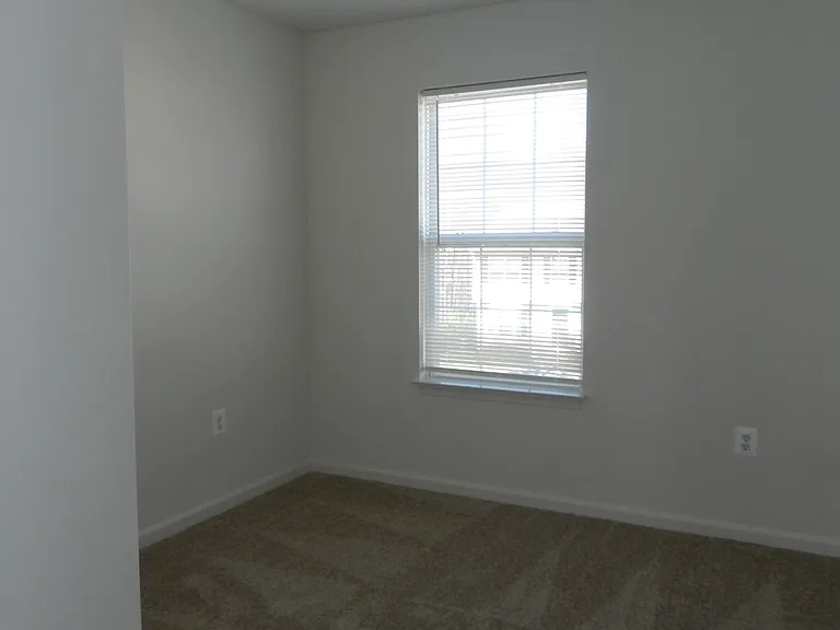 105 Merrill Ct — Photo 11