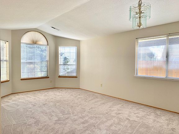 4th image of 214 NE 175th Ave