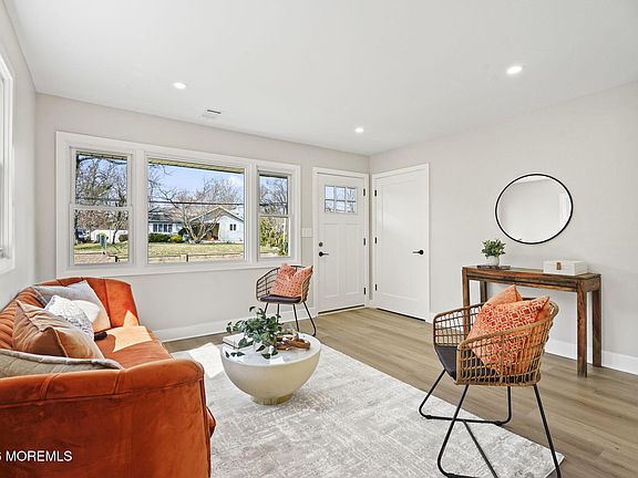 3rd image of 18 E 3rd Street