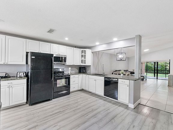 2nd image of 4149 Palm Forest Drive S
