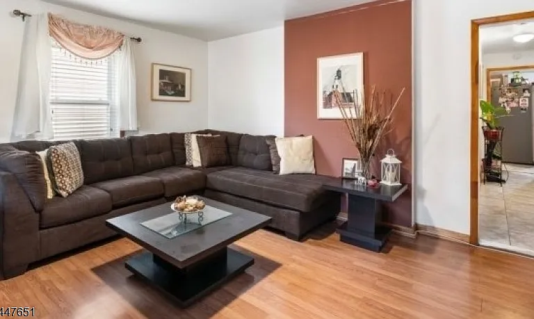 526 Jackson Ave #1 — Photo 2