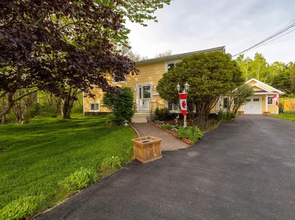 70 Mackenzie Dr, Cape Breton, NS B1R 2H2