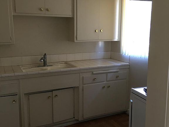 3rd image of 1721 Oxley St APT 4