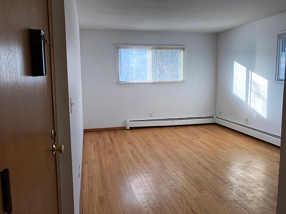 2nd image of 372 Cleveland Ave N #3sq5ntnkv