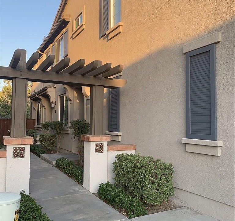 1st image of 289 Aventura Dr