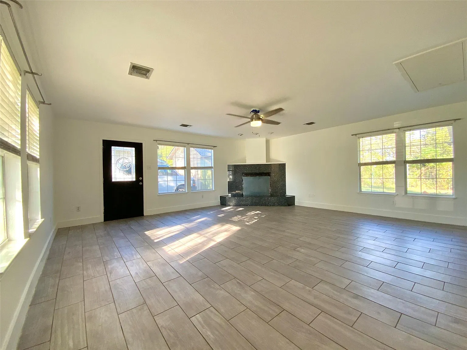 3 bed, 2.0 bath, 1541 sqft, $1,950 — Photo 4