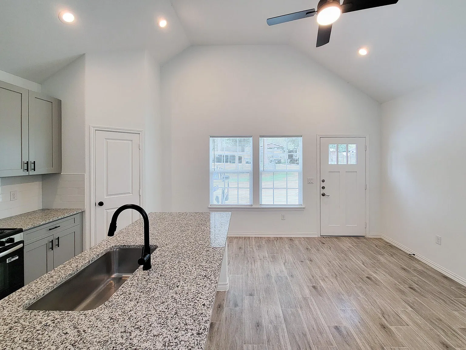 3 bed, 1000 sqft, $1,350 — Photo 3