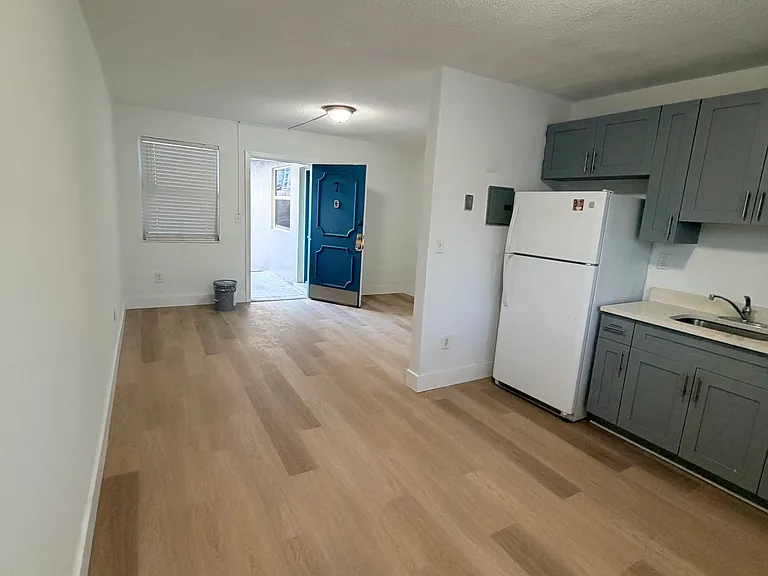 1380 SW 2nd St #7 — Photo 3