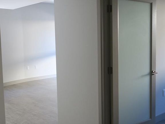 4th image of 3714 Kelton Ave #206