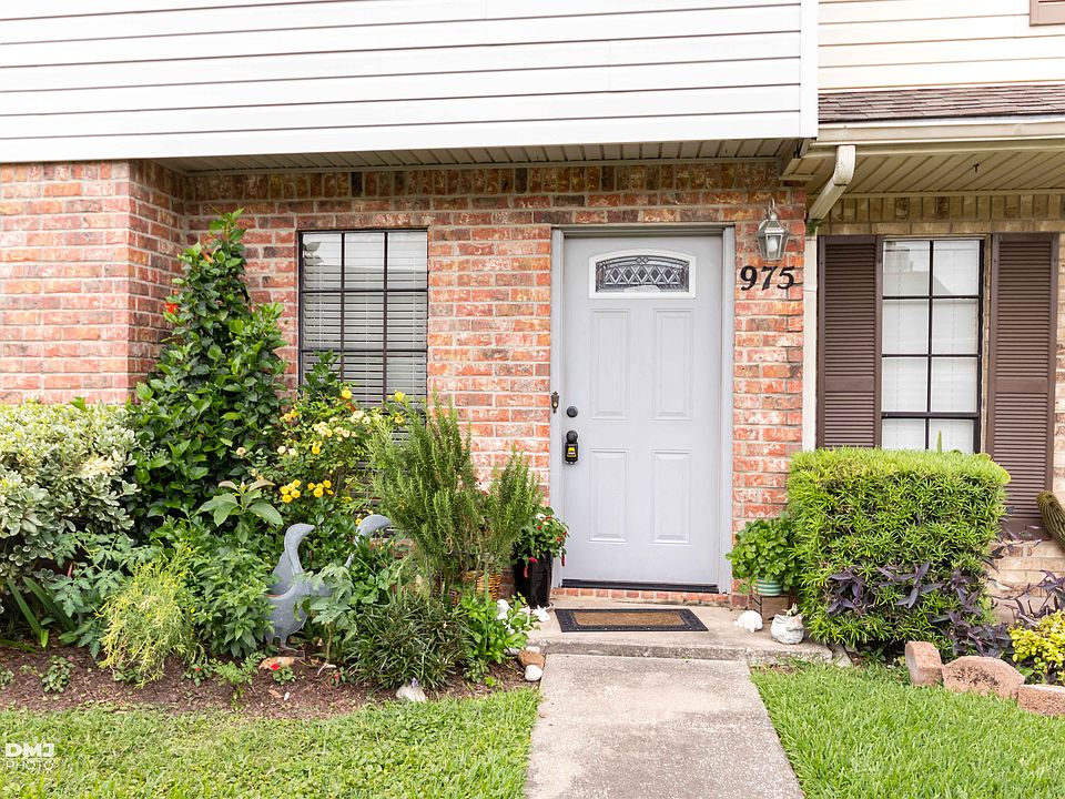 1st image of 975 Sunmeadow Dr