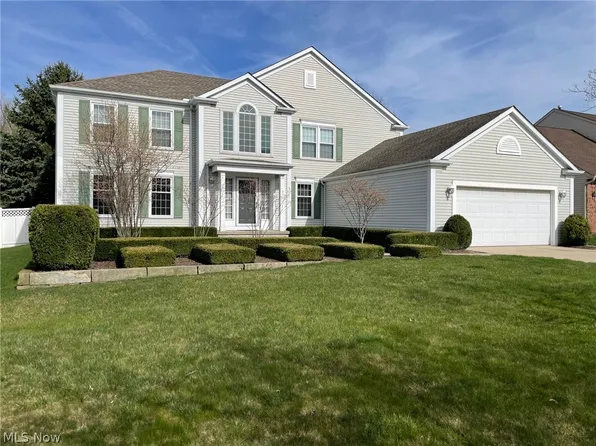 17031 Hampton Pl, Strongsville, OH 44136