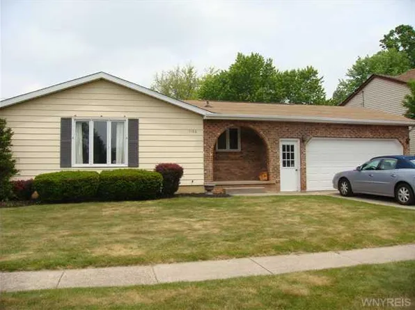 1106 Thomas Fox Dr E, North Tonawanda, NY 14120