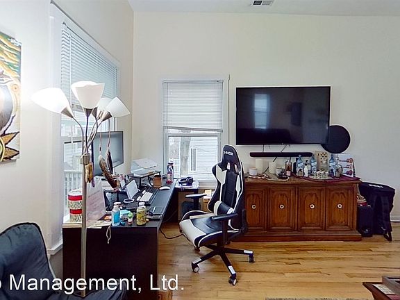 2nd image of 3046 N Clifton Ave APT 2R