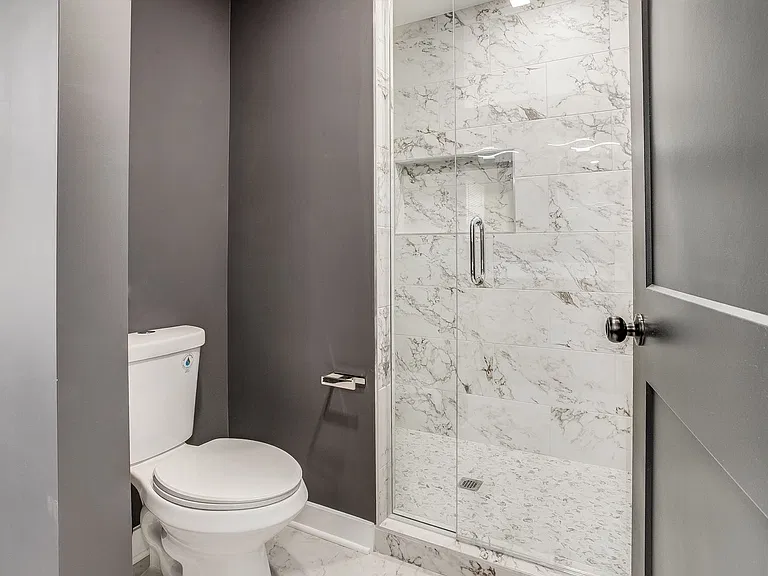 4421 Bellefontaine Ave — Photo 23