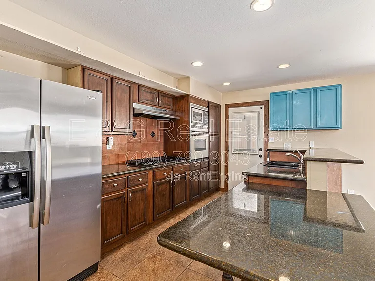 319 E Riviera Dr — Photo 13