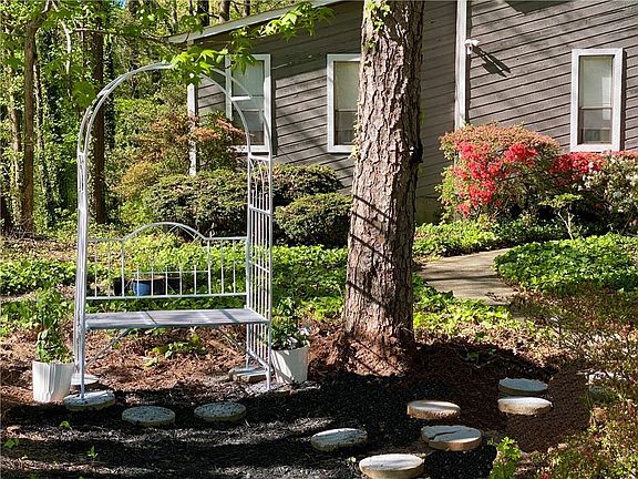 3rd image of 3045 Richmond Rd