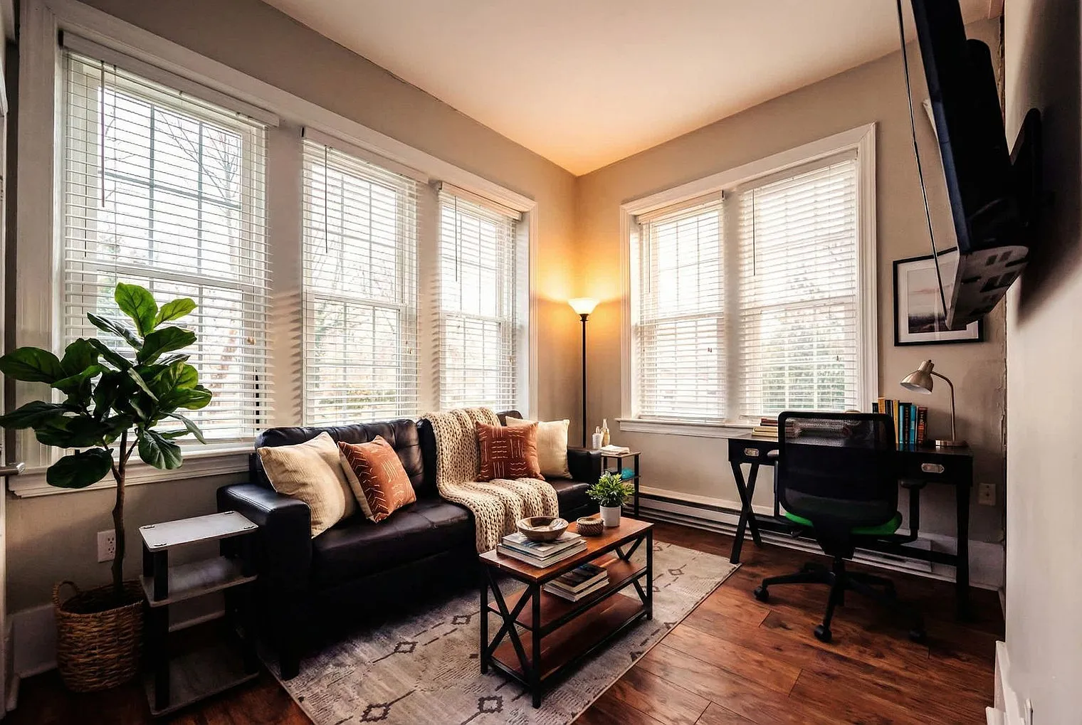 1 bed, 1.0 bath, 796 sqft, $3,313 — Photo 1