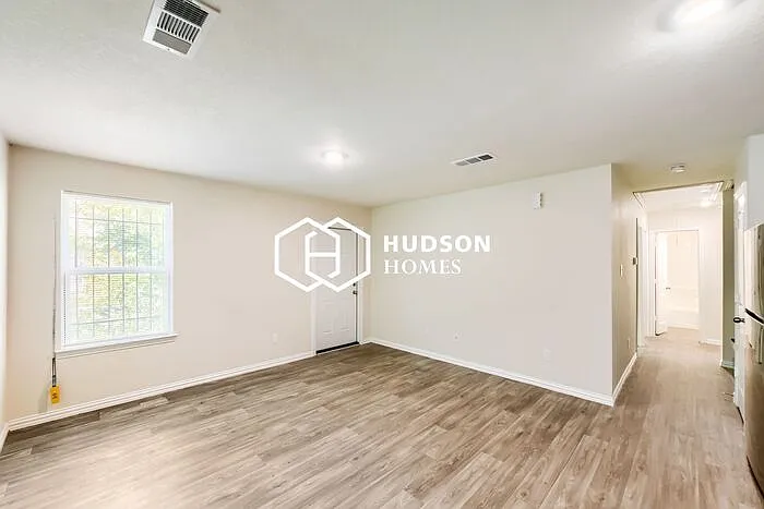3 bed, 2.0 bath, 872 sqft, $1,315 — Photo 4