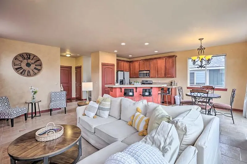 NE Locksley Dr, Bend — Photo 3