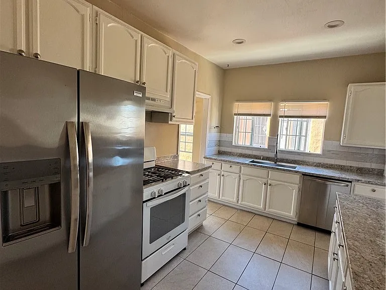 1046 S Citrus Ave — Photo 65
