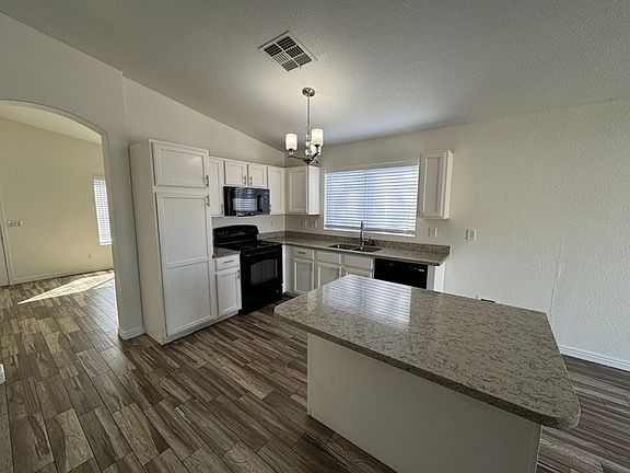 3rd image of 1104 E Sunland Ave