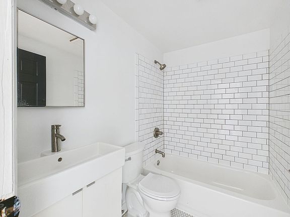 5th image of 3024 Richmond St APT D