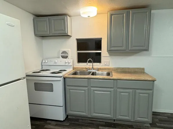 2111 W Austin St, Port Lavaca, TX