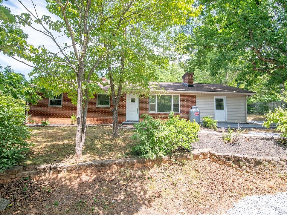 1st image of 121 Oak Grove Dr