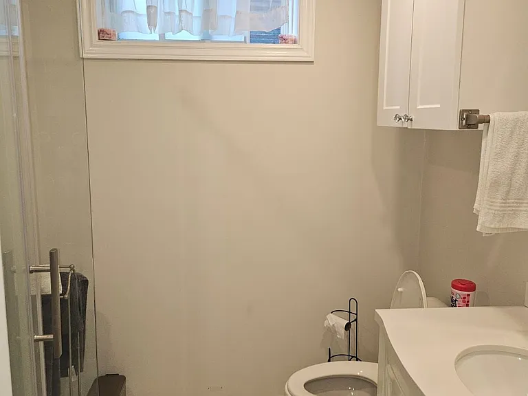 8 Grace Cres #BASEMENT — Photo 7