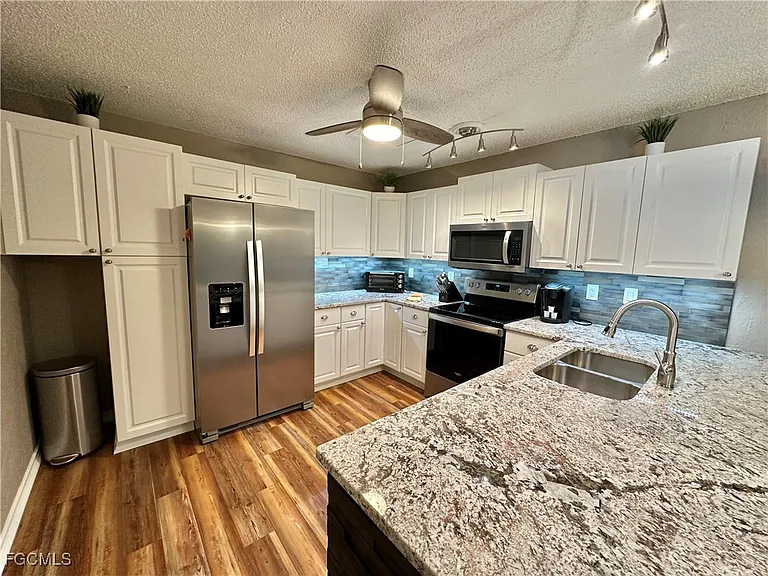 15427 Crystal Lake Dr — Photo 7