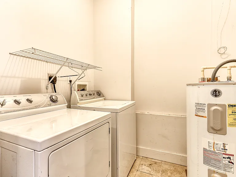 2352 Kemper Ln — Photo 24