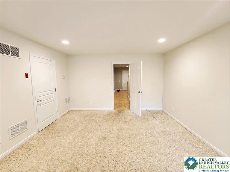 8513 Gateway Rd — Photo 9