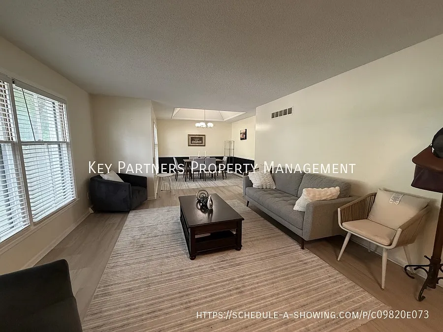 6501 Long - Great Space! — Photo 2