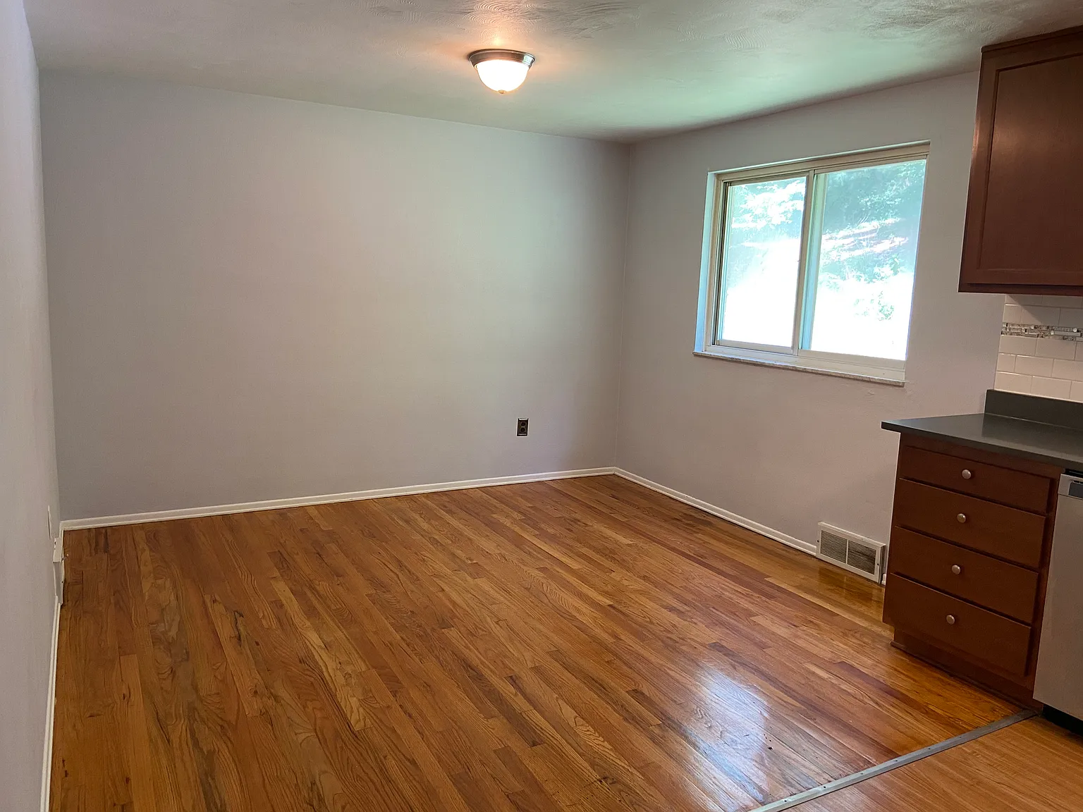 3 bed, 1600 sqft, $1,850 — Photo 3