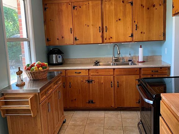 5th image of 216 Maywood Dr