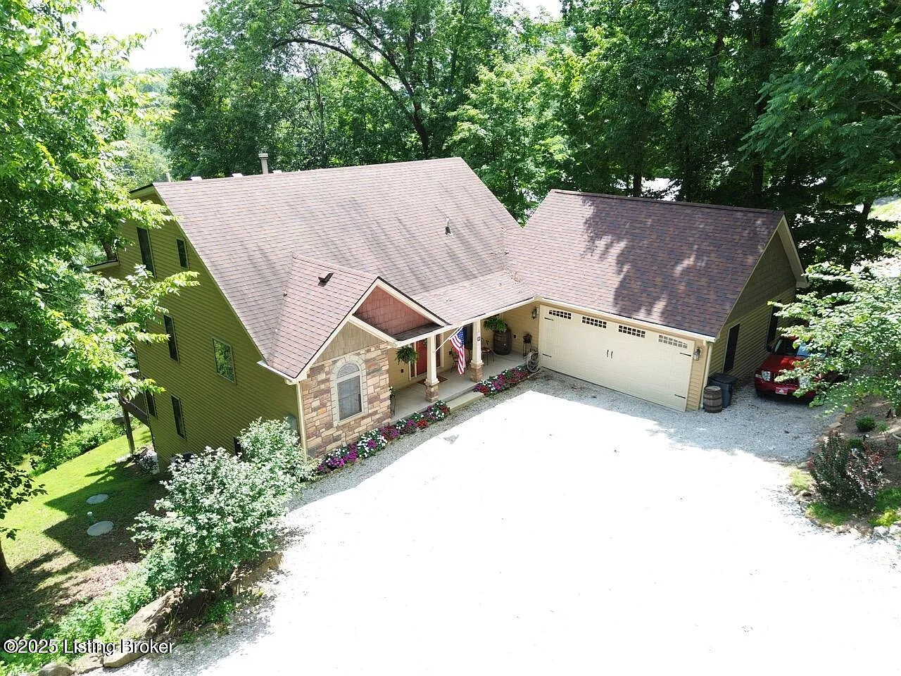 525 N Riverbend Rd photo 1