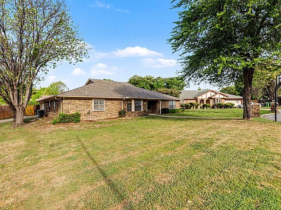 4th image of 7401 Windcrest Ct N