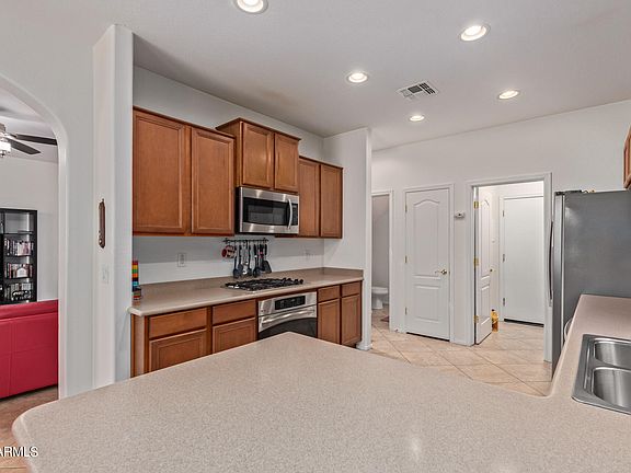 3rd image of 1661 W SATINWOOD Drive