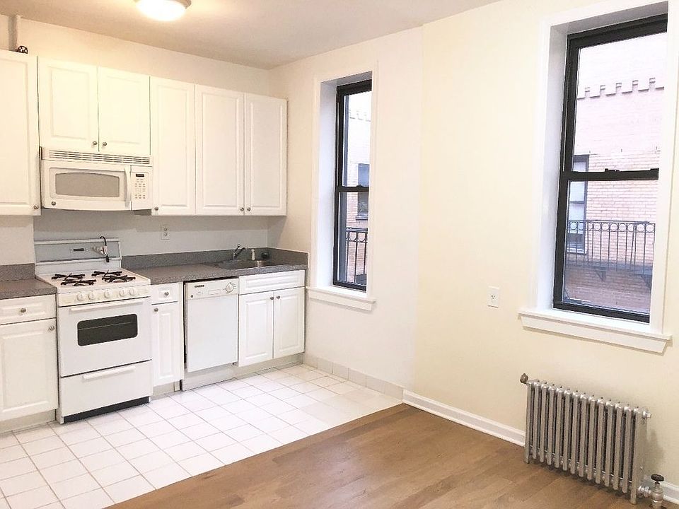 1st image of 305 W 45th St APT 6L