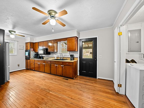 5th image of 921 Fred Young Rd