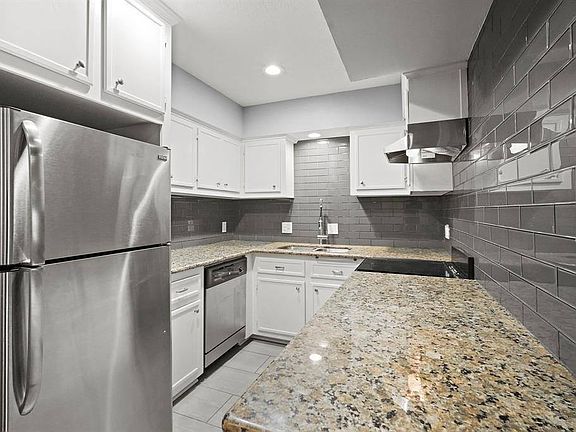 3rd image of 2700 Bellefontaine St APT A25