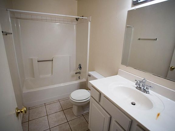 5th image of 415 Woodland Ave #A