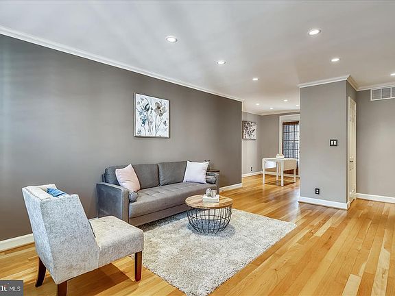 3rd image of 3014 S Abingdon St APT A1