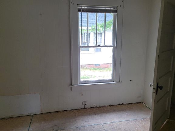 3rd image of 605 Center St